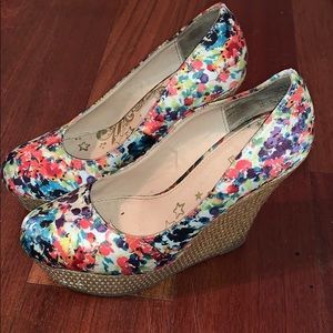 Flower printed wedges